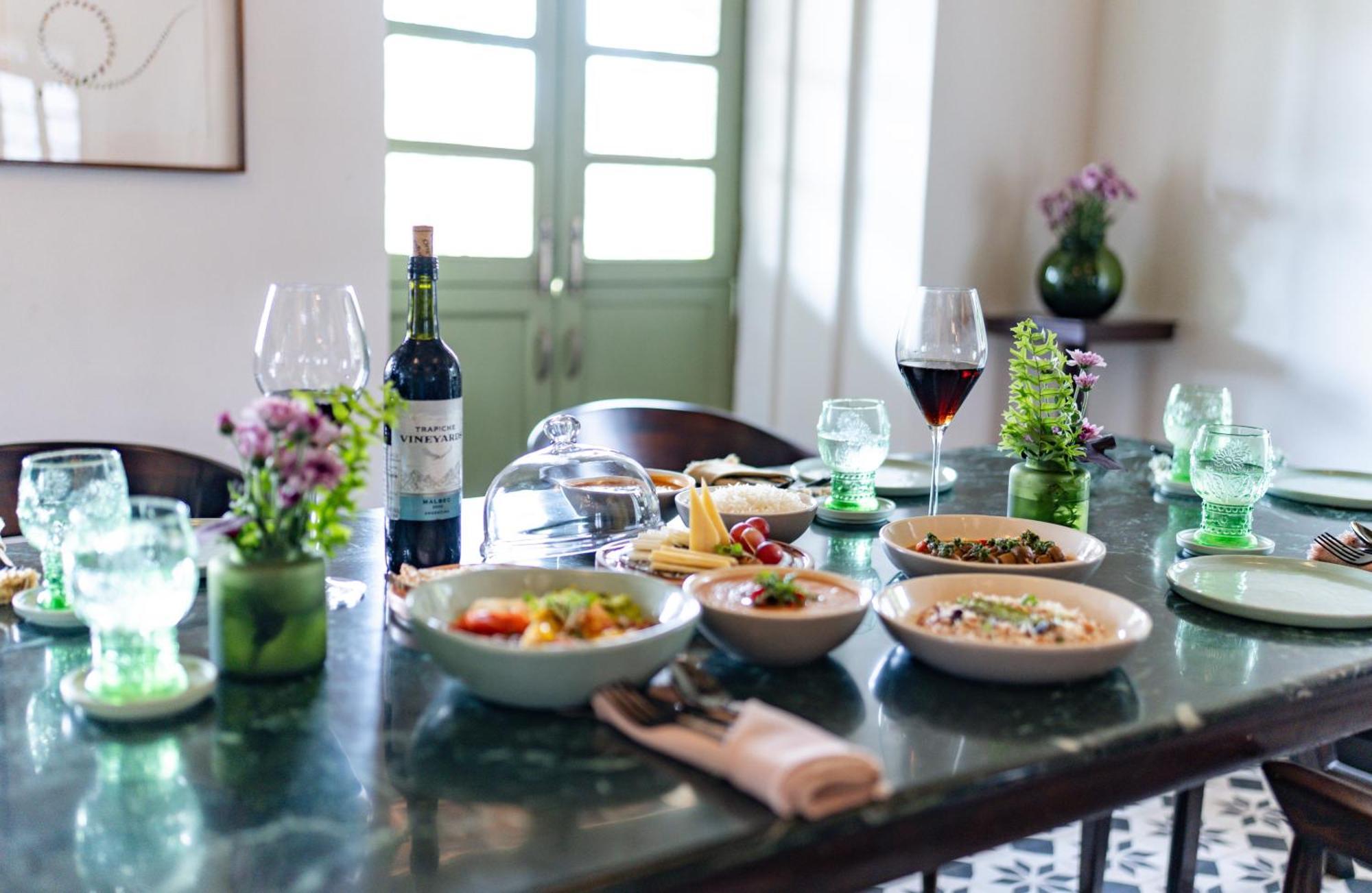 The Project Cafe And Hotel Aldona Εξωτερικό φωτογραφία
